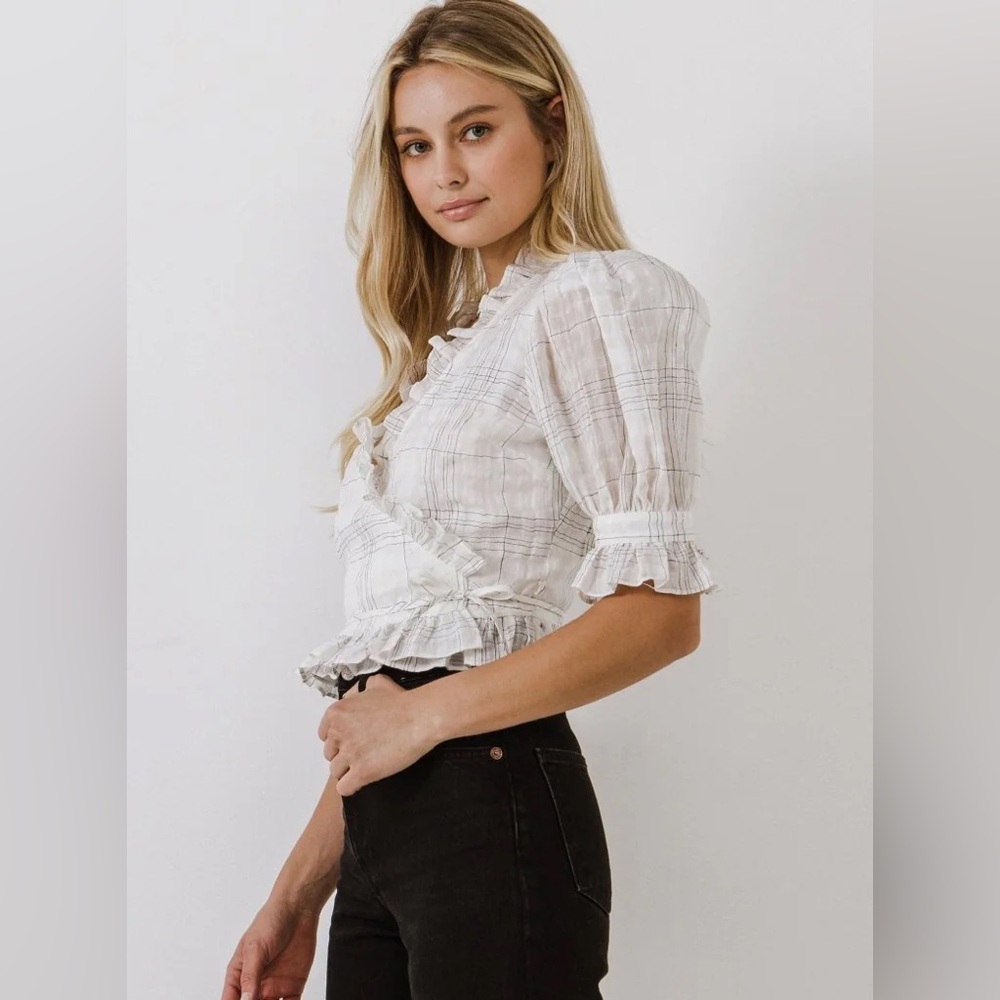 NWT ENDLESS ROSE LINEN WRAP TOP SIZE XS